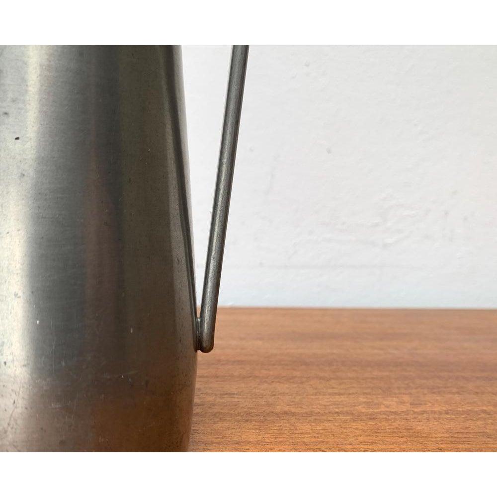 Mid-Century German Minimalist Metal Carafe Vase by Harald Buchrucker, 1960s im Angebot 5