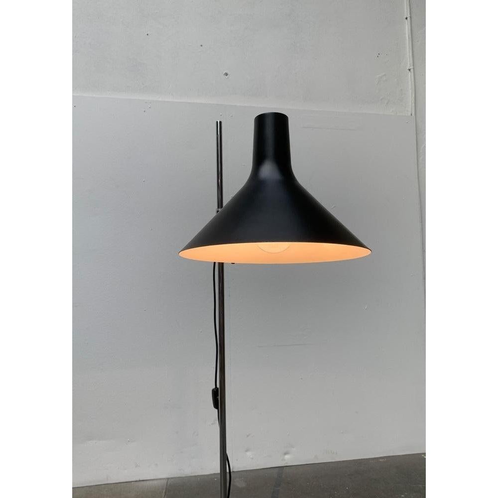 Lampada da terra minimalista tedesca di metà secolo Model No. 8180 di Karl-Heinz, anni '60 in vendita 4