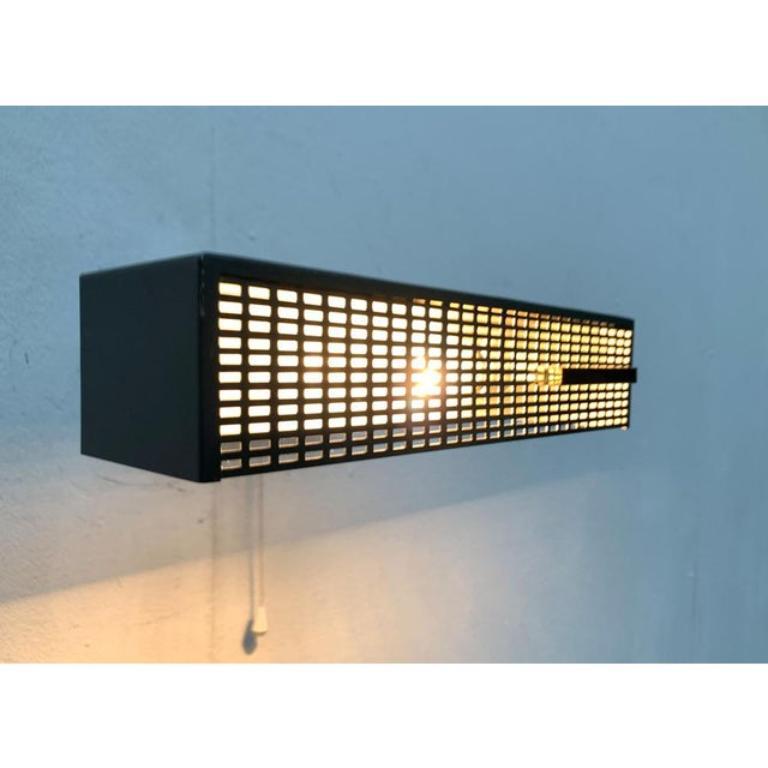 Lampada da parete perforata minimalista tedesca di metà secolo, anni '60 In condizioni ottime in vendita a Hamburg, DE