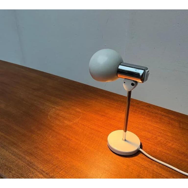 Allemand Lampe de table minimaliste allemande de l'ère spatiale du milieu du siècle dernier de Kaiser Leuchten, années 1960 en vente