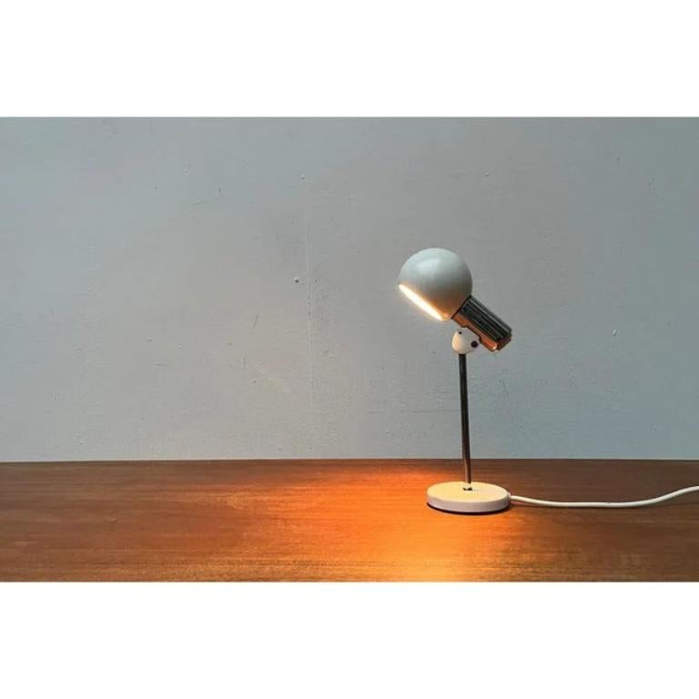 20ième siècle Lampe de table minimaliste allemande de l'ère spatiale du milieu du siècle dernier de Kaiser Leuchten, années 1960 en vente