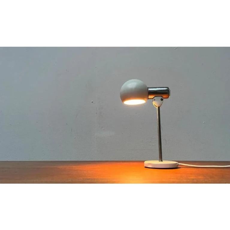 Métal Lampe de table minimaliste allemande de l'ère spatiale du milieu du siècle dernier de Kaiser Leuchten, années 1960 en vente
