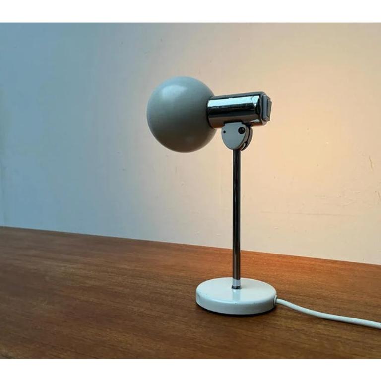 Lampe de table minimaliste allemande de l'ère spatiale du milieu du siècle dernier de Kaiser Leuchten, années 1960 en vente 2