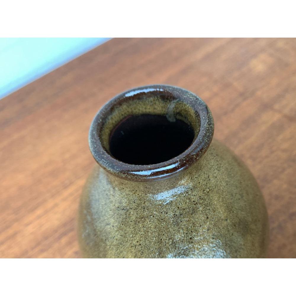 Mid-Century German Minimalist Studio Pottery Vase by Gudrun Friedrich, 1960s In Excellent Condition For Sale In Hamburg, DE