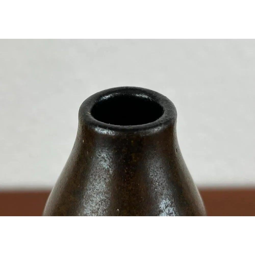 Mid-Century German Minimalist Studio Pottery Vase by Heinz H. Engler, 1960s, in Very Good conditions. Designed 1960 to 1969 This piece has an attribution mark.

Additional information:
Materials: Ceramic
Color: Brown
Styles: Mid-Century Modern,