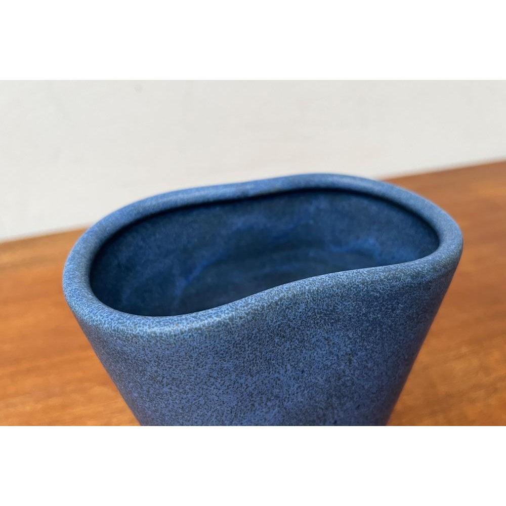 Deutsche minimalistische Studio-Keramikvase aus der Mitte des Jahrhunderts von Hildegard und Peter Delius im Angebot 3