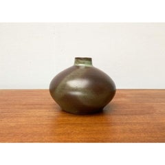 Jarrón de cerámica Studio Pottery minimalista alemana de mediados de siglo de Siegfried Gramann, años 60