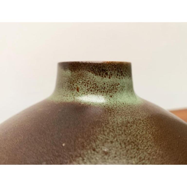 Deutsche minimalistische Studio-Keramikvase aus der Mitte des Jahrhunderts von Siegfried Gramann, 1960er Jahre im Angebot 3