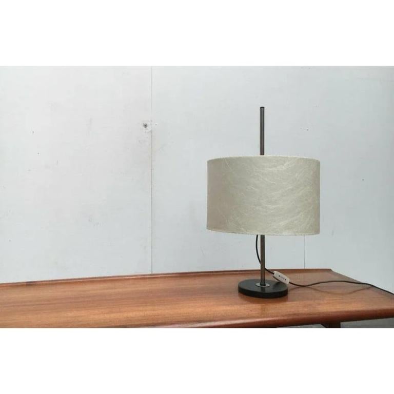 Lámpara de mesa minimalista alemana de mediados de siglo, años 60 Metal en venta