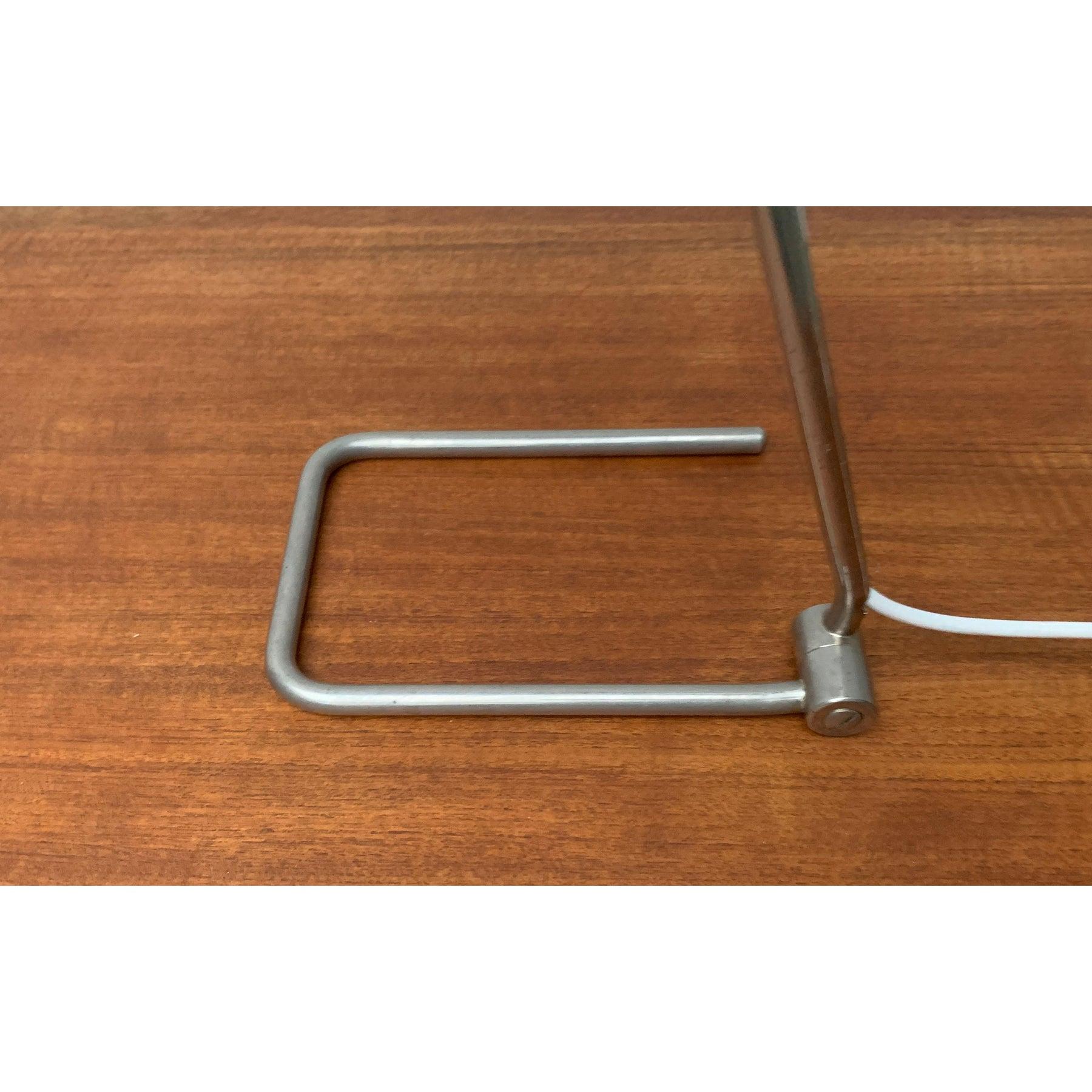 Lampe de table minimaliste allemande du milieu du siècle dernier de Hala en vente 5
