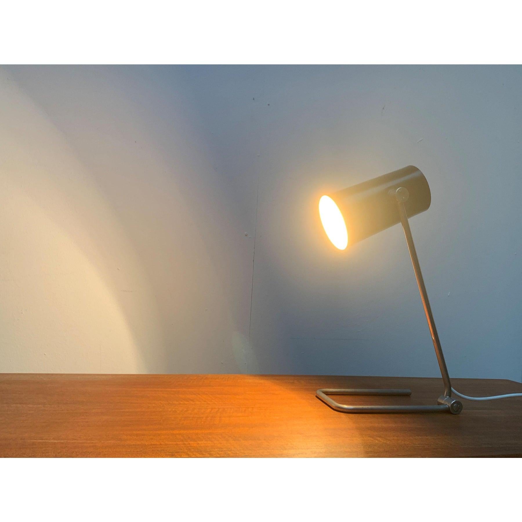 Mid-Century Modern Lampe de table minimaliste allemande du milieu du siècle dernier de Hala en vente