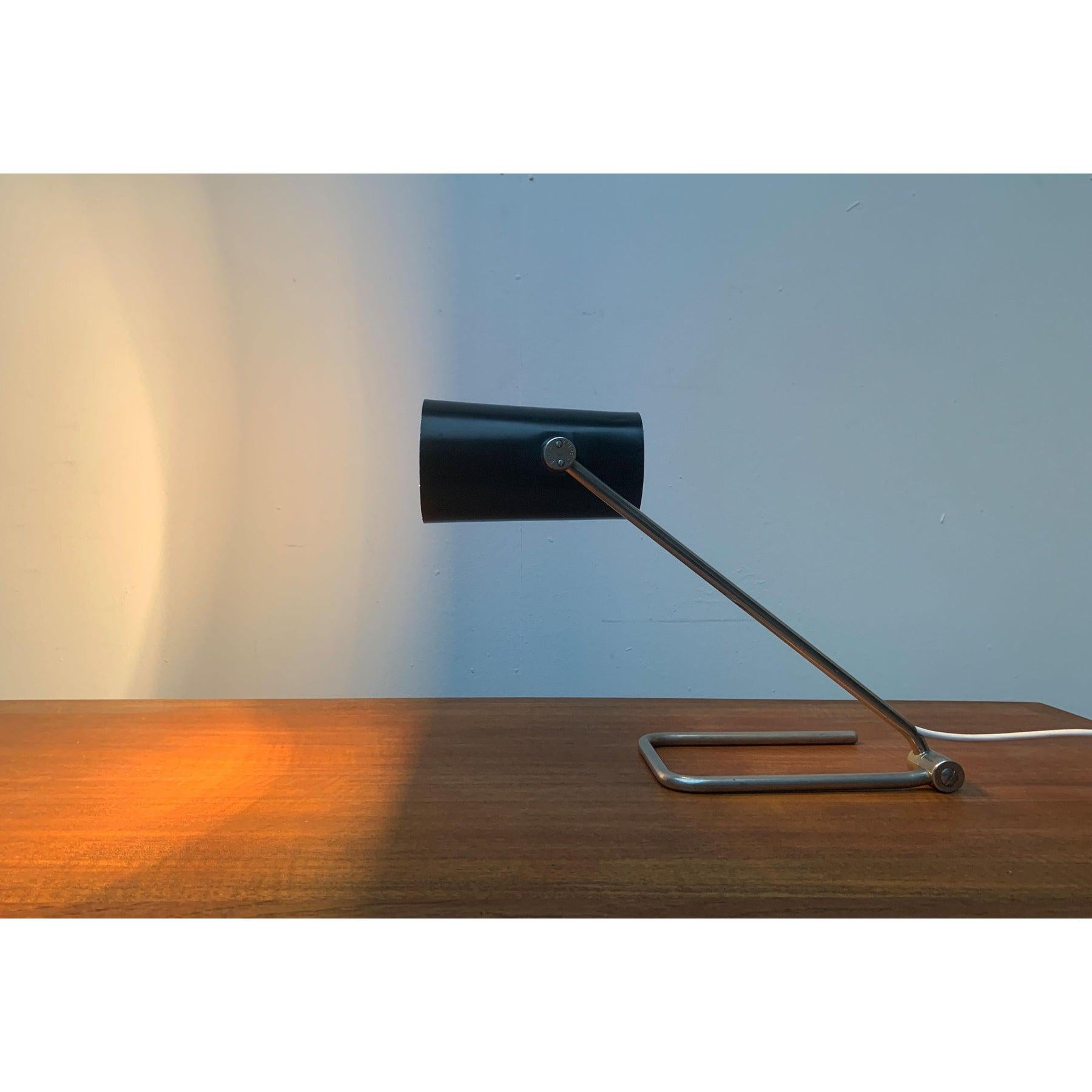 Lampe de table minimaliste allemande du milieu du siècle dernier de Hala en vente 2