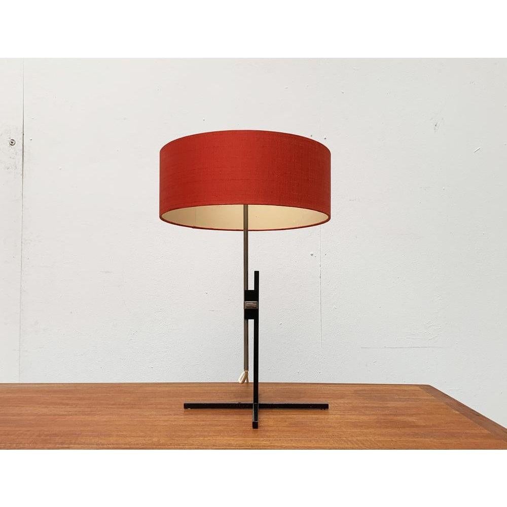 Lampe de table minimaliste allemande du milieu du siècle dernier de Kaiser Idell, années 1960 en vente 5