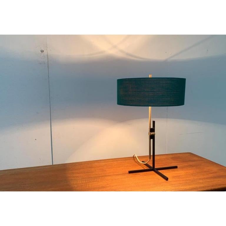 Mid-Century moderno Lampada da tavolo minimalista tedesca di metà secolo di Kaiser Idell, anni '60 in vendita