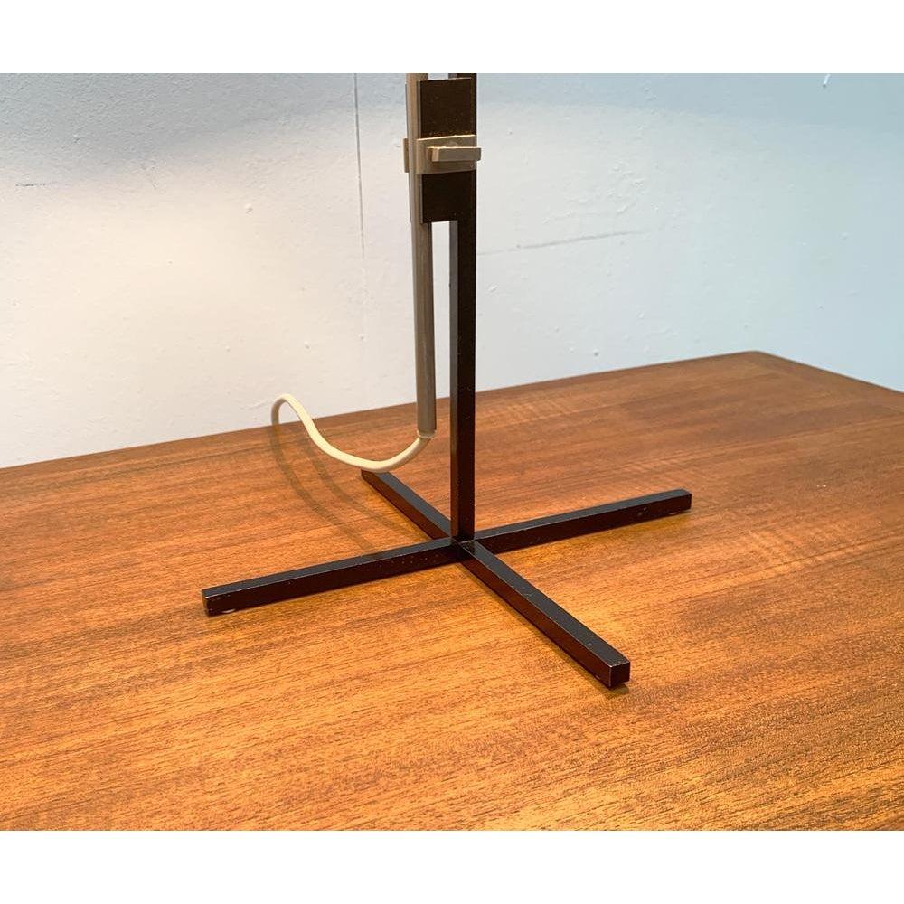 Lampe de table minimaliste allemande du milieu du siècle dernier de Kaiser Idell, années 1960 Bon état - En vente à Hamburg, DE