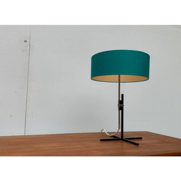 Lampada da tavolo minimalista tedesca di metà secolo di Kaiser Idell, anni '60 In condizioni buone in vendita a Hamburg, DE