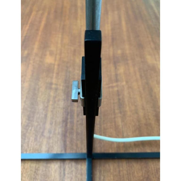 Metallo Lampada da tavolo minimalista tedesca di metà secolo di Kaiser Idell, anni '60 in vendita