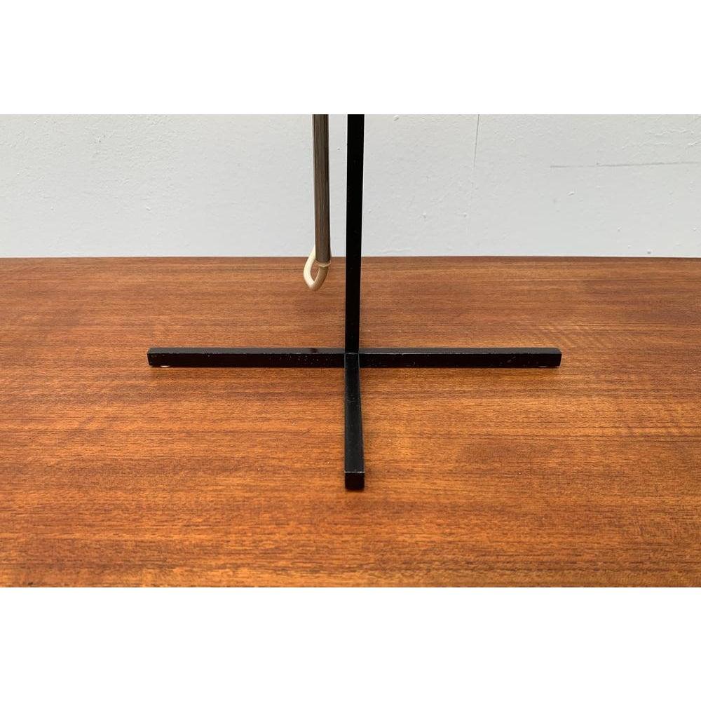 Lampe de table minimaliste allemande du milieu du siècle dernier de Kaiser Idell, années 1960 en vente 1