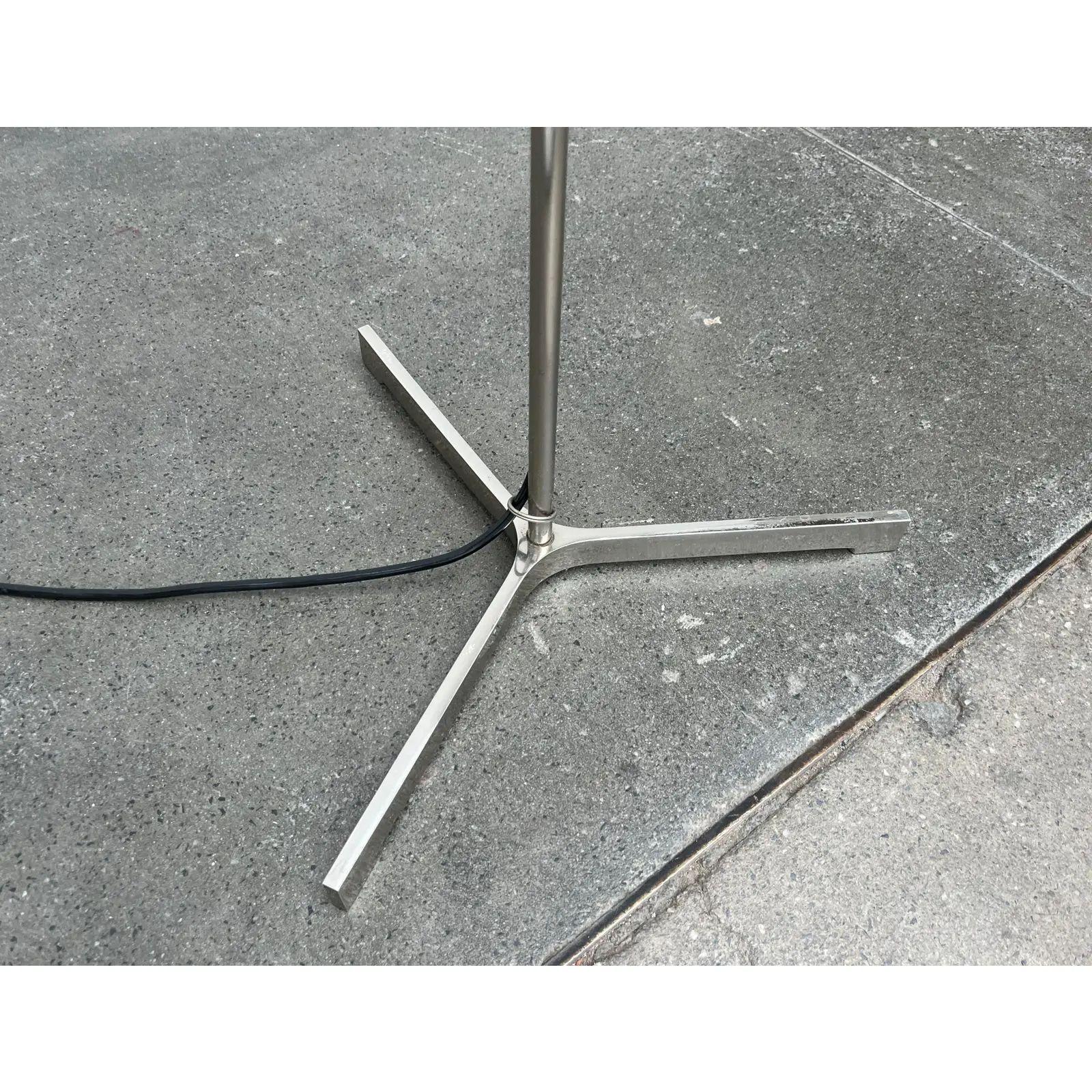 Lampada da terra a treppiede minimalista tedesca di metà secolo, anni '60 in vendita 3