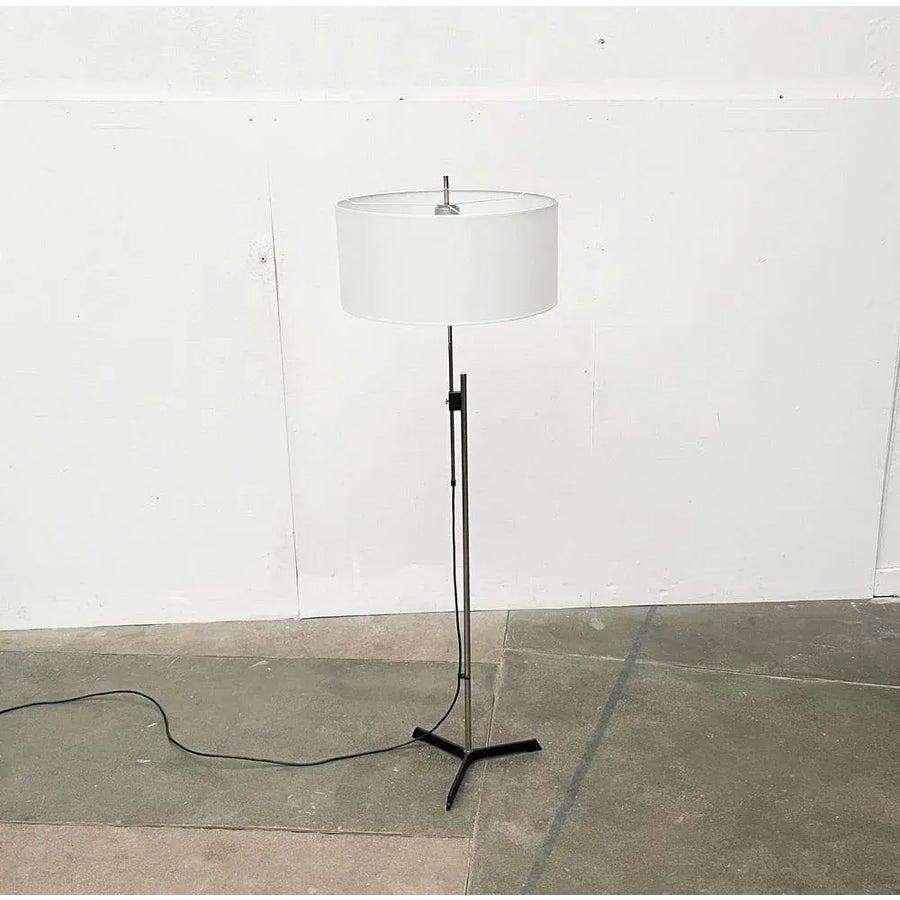 Lampada da terra a treppiede minimalista tedesca di metà secolo 1960 in vendita 3