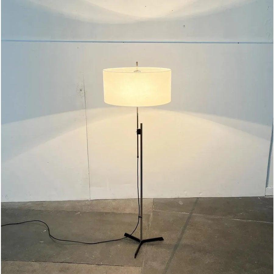 Lampada da terra a treppiede minimalista tedesca di metà secolo 1960 in vendita 4