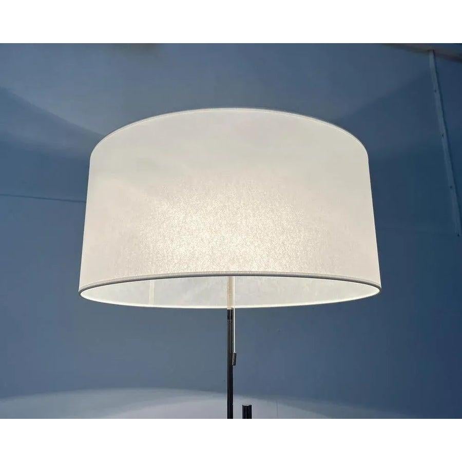 Lampada da terra a treppiede minimalista tedesca di metà secolo 1960 in vendita 5