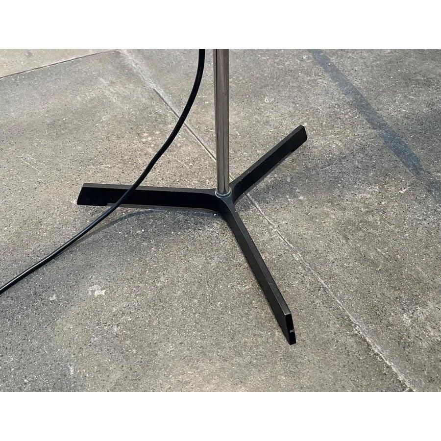 Lampada da terra a treppiede minimalista tedesca di metà secolo 1960 In condizioni ottime in vendita a Hamburg, DE