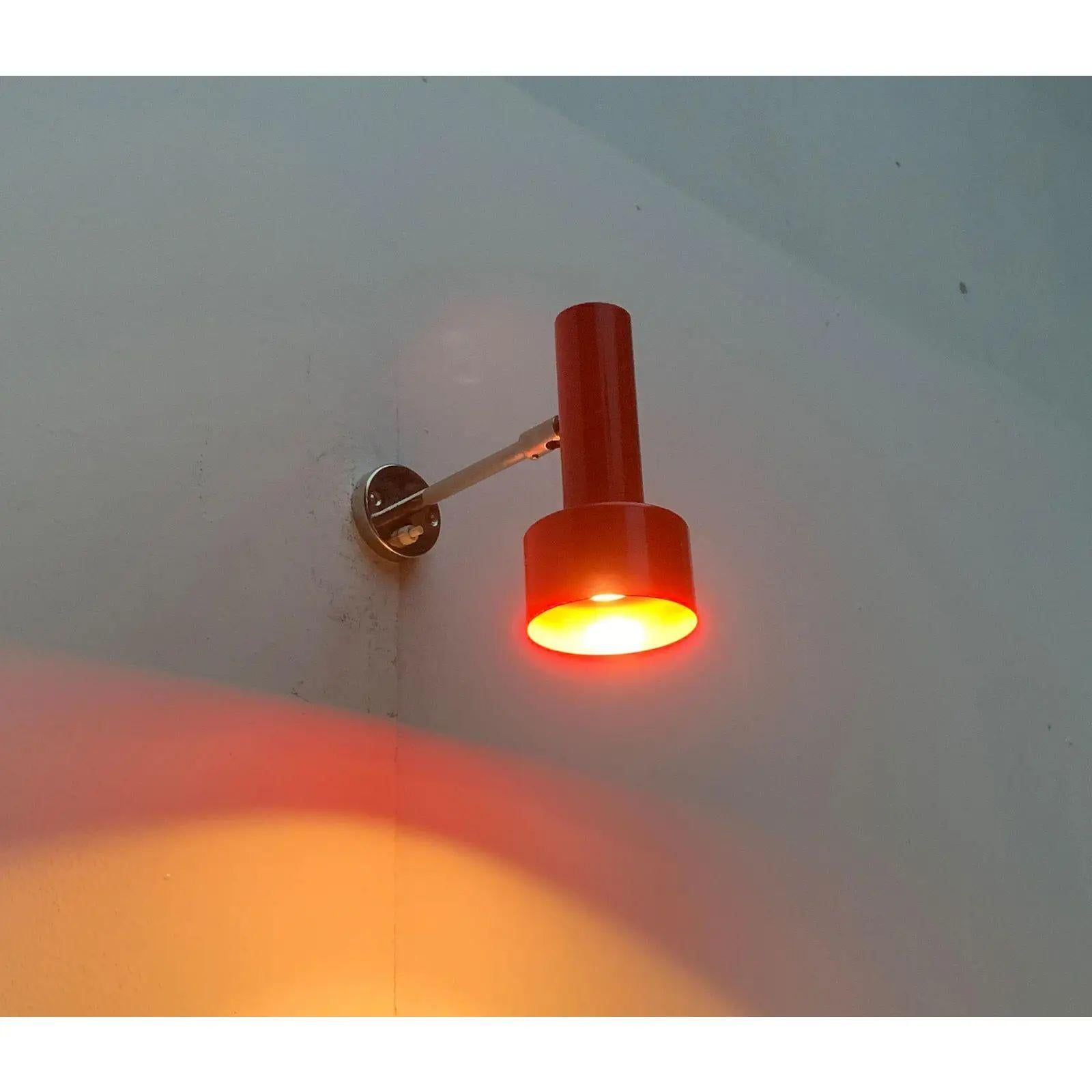 Tedesco Lampada da parete minimalista tedesca di metà secolo di Beisl in vendita