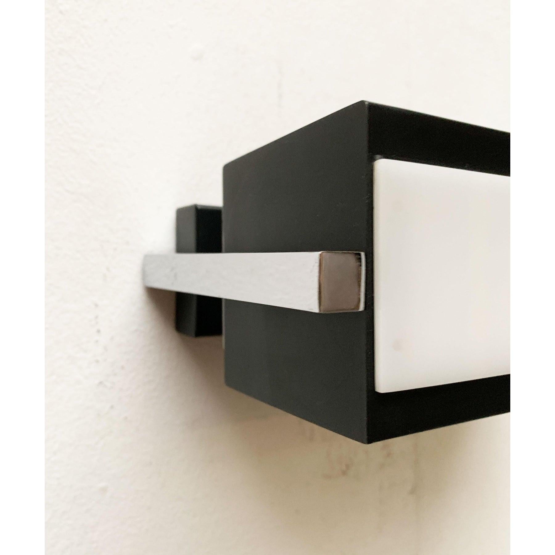 Mid-Century moderno Lampada da parete minimalista tedesca di metà secolo di Cosack in vendita