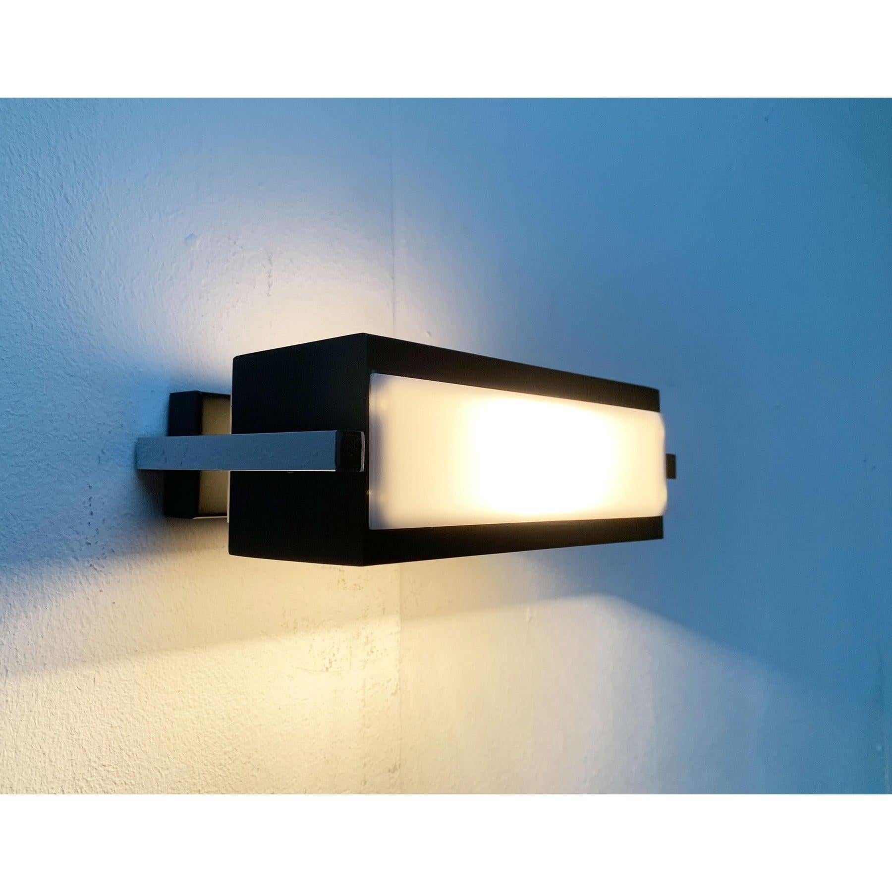 Metallo Lampada da parete minimalista tedesca di metà secolo di Cosack in vendita