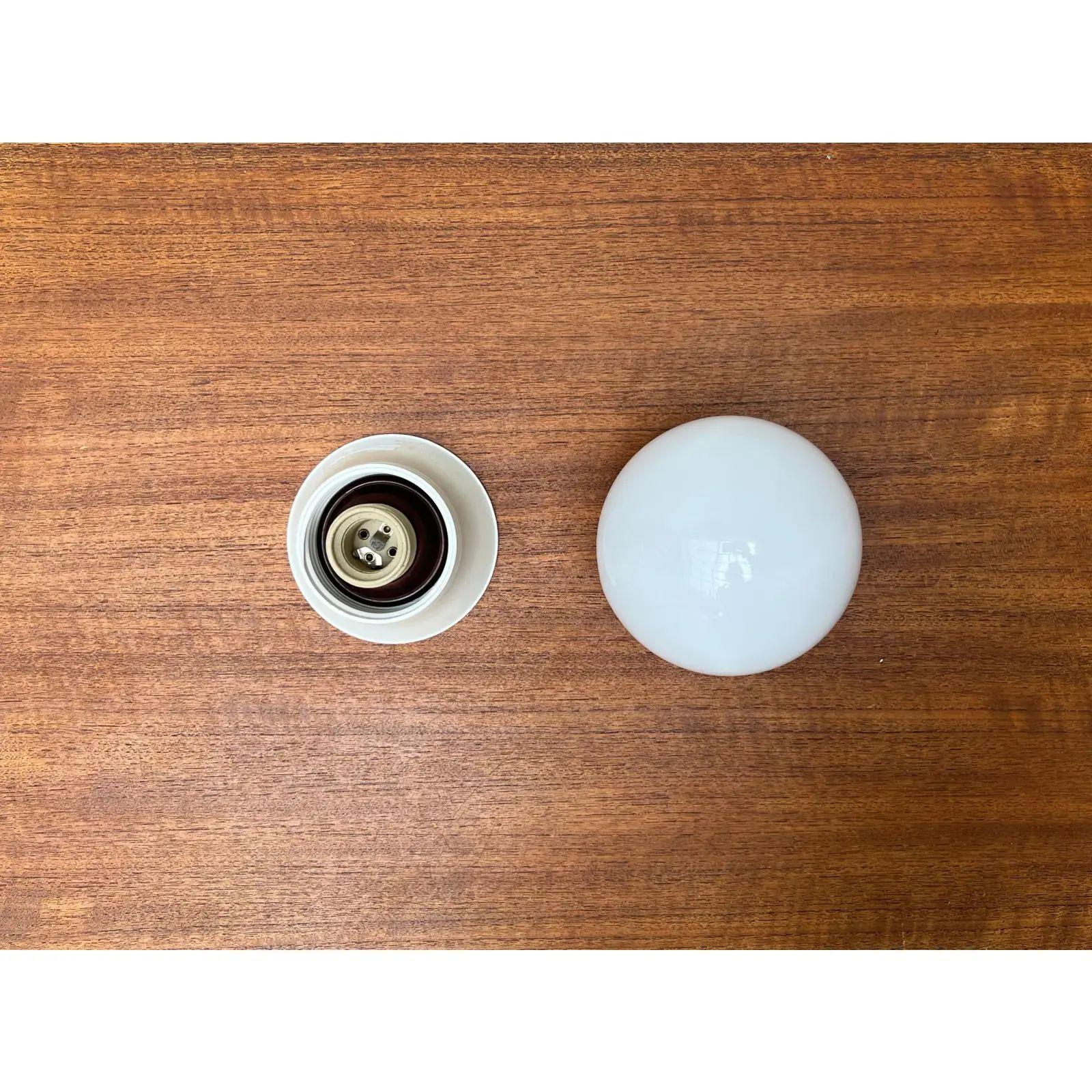 Lampada da soffitto minimalista tedesca di metà secolo Model 104 di Erco, anni '60 In condizioni ottime in vendita a Hamburg, DE