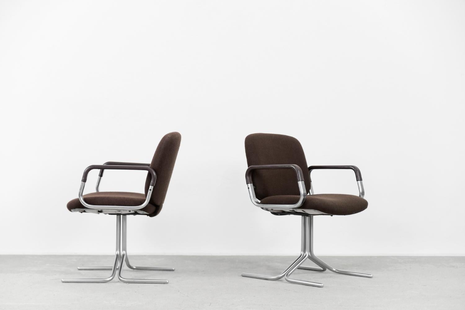 Late 20th Century Pair of Midcentury German Modern Brown Aluminum Chairs from Mauser Werke Waldeck For Sale