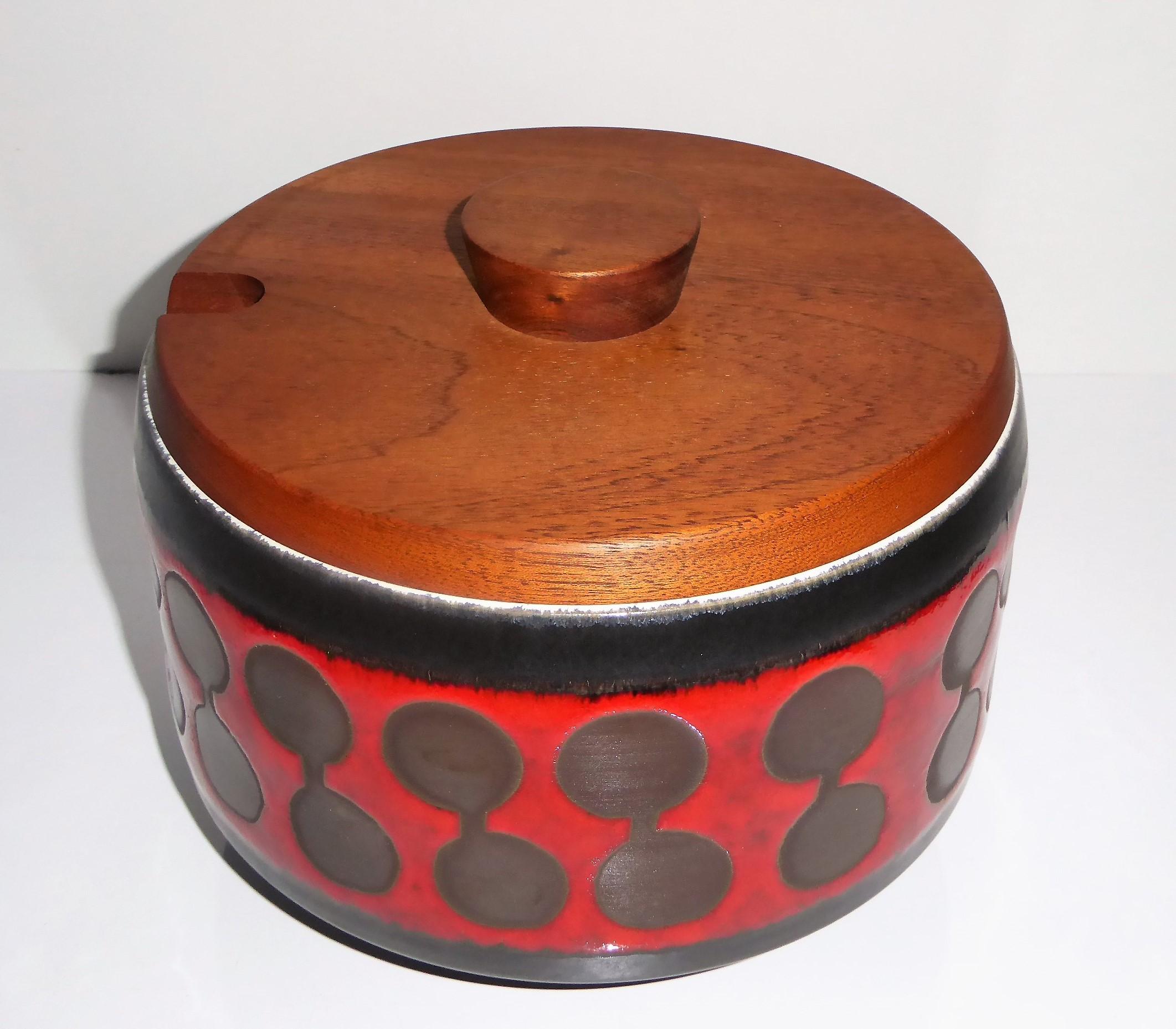 REDUCED FROM $250....Large Modern Soup Tureen with Teak top from the 1970s Germany, more than likely made by Carsten. Decorated with recurring charcoal colored Barbells on a bright red band over a black glazed background.   German Lava glaze era. 