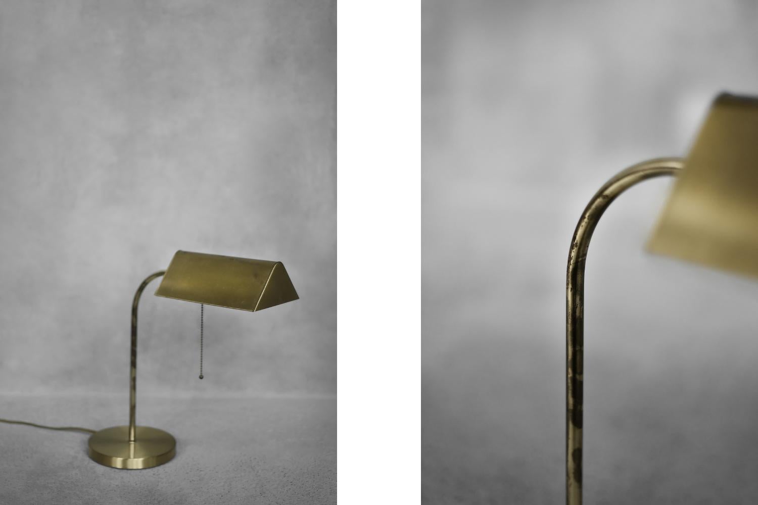 Mid-Century German Modern Gold Brass Desk Lamp with Chain from Karstadt AG In Good Condition For Sale In Warszawa, Mazowieckie