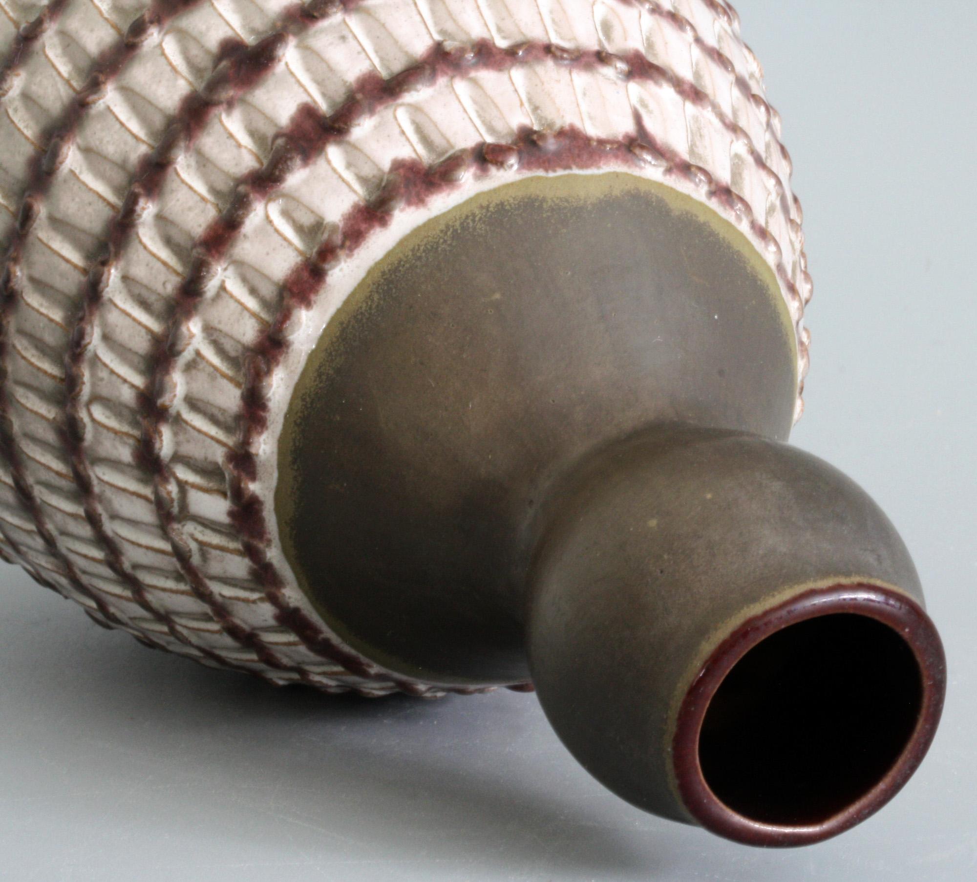 Allemand Vase en poterie d'art allemande ou scandinave du milieu du siècle dernier en vente