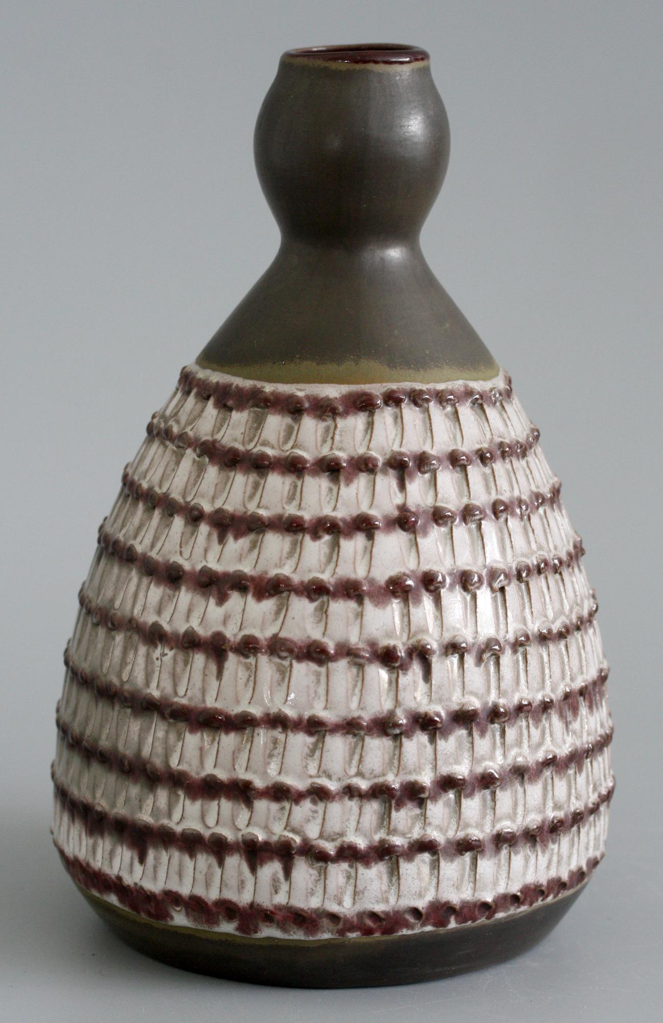 Vaso in ceramica d'arte tedesca o scandinava della metà del secolo scorso in vendita 1