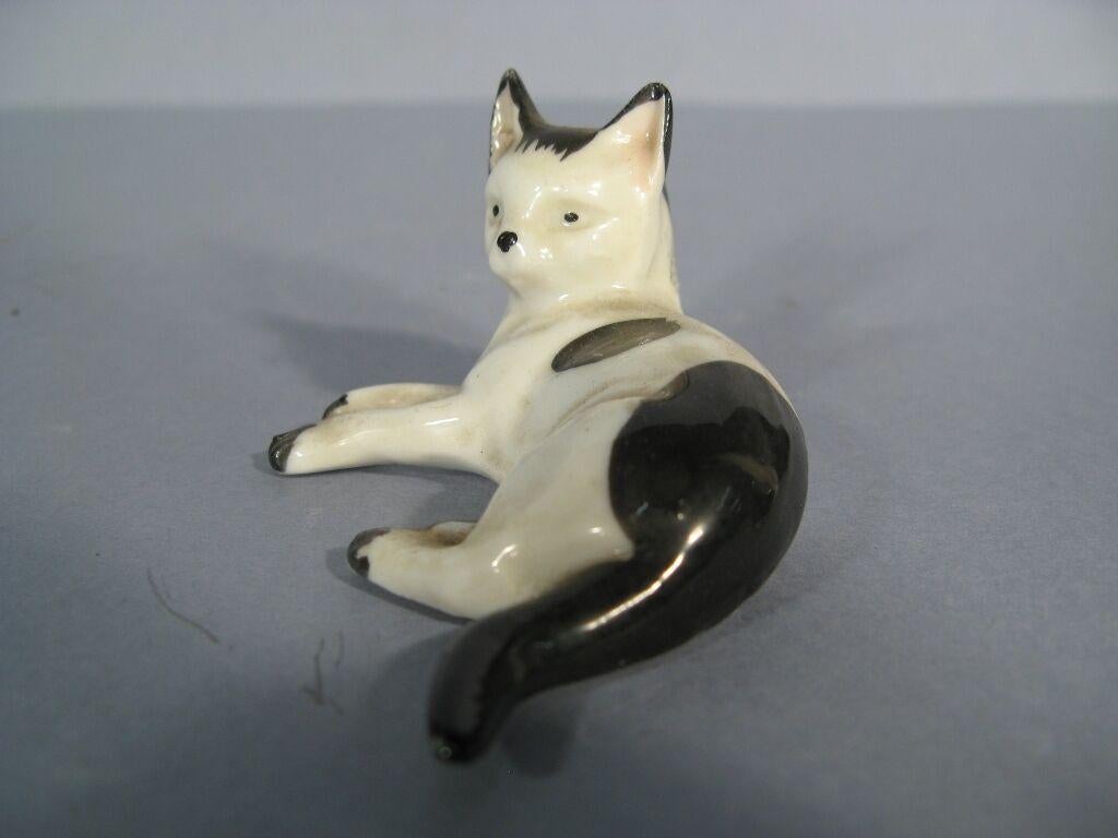 Empire Mid-Century German Porcelain Resting Cat Figurine -1Y35