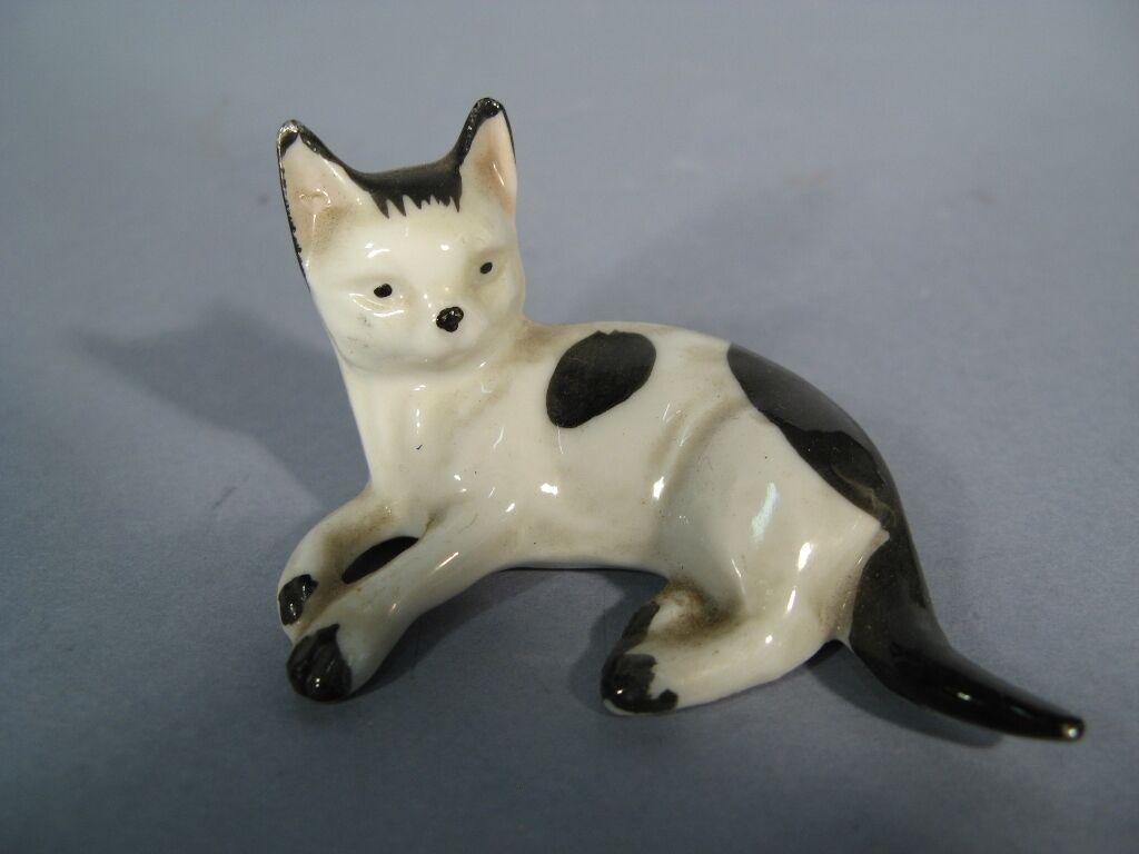 20th Century Mid-Century German Porcelain Resting Cat Figurine -1Y35