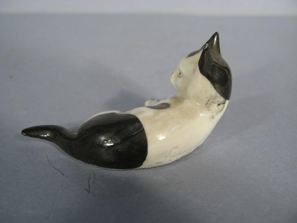 Mid-Century German Porcelain Resting Cat Figurine -1Y35 2