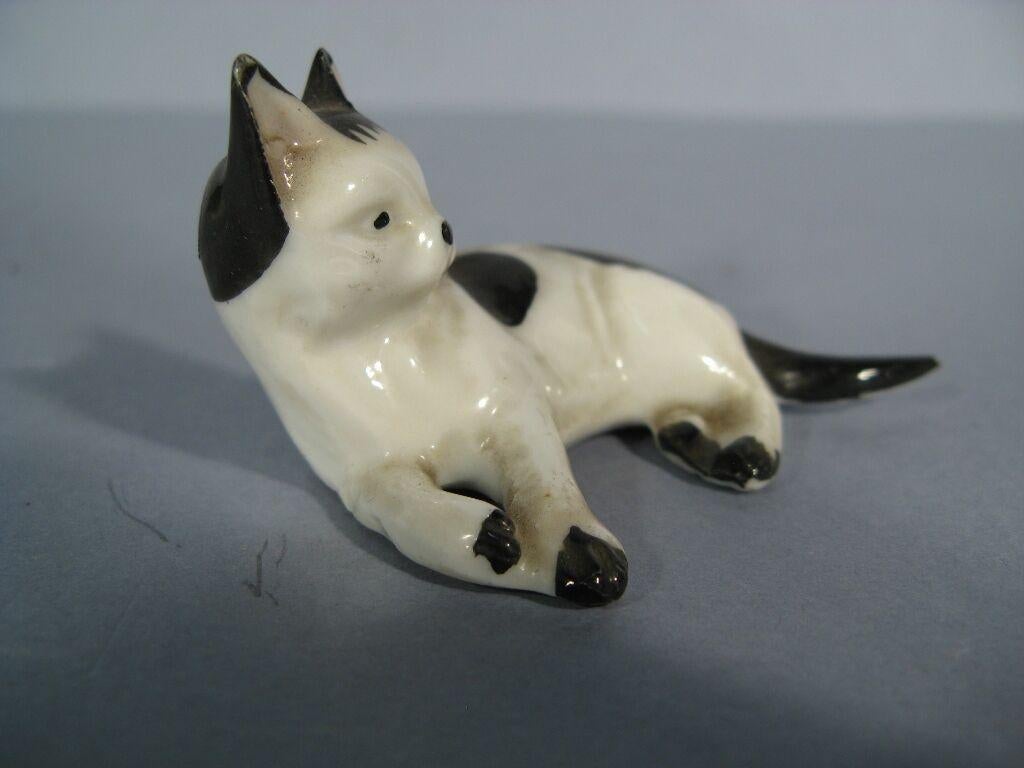 Mid-Century German Porcelain Resting Cat Figurine -1Y35 3