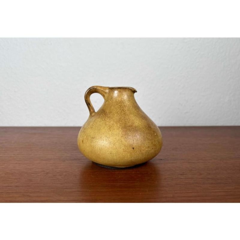 Vaso a caraffa in ceramica tedesca di metà secolo di Janne Reckert Cordua per Sylt, anni '60 in vendita 3