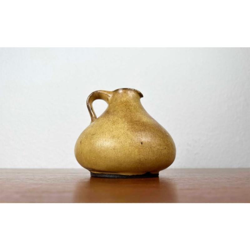 Vaso a caraffa in ceramica tedesca di metà secolo di Janne Reckert Cordua per Sylt, anni '60 in vendita 5