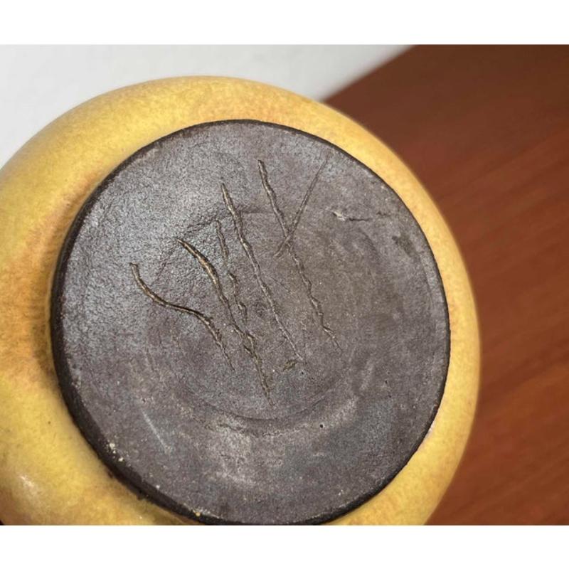 Vaso a caraffa in ceramica tedesca di metà secolo di Janne Reckert Cordua per Sylt, anni '60 in vendita 6