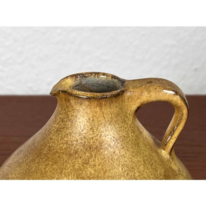Vaso a caraffa in ceramica tedesca di metà secolo di Janne Reckert Cordua per Sylt, anni '60 in vendita 8