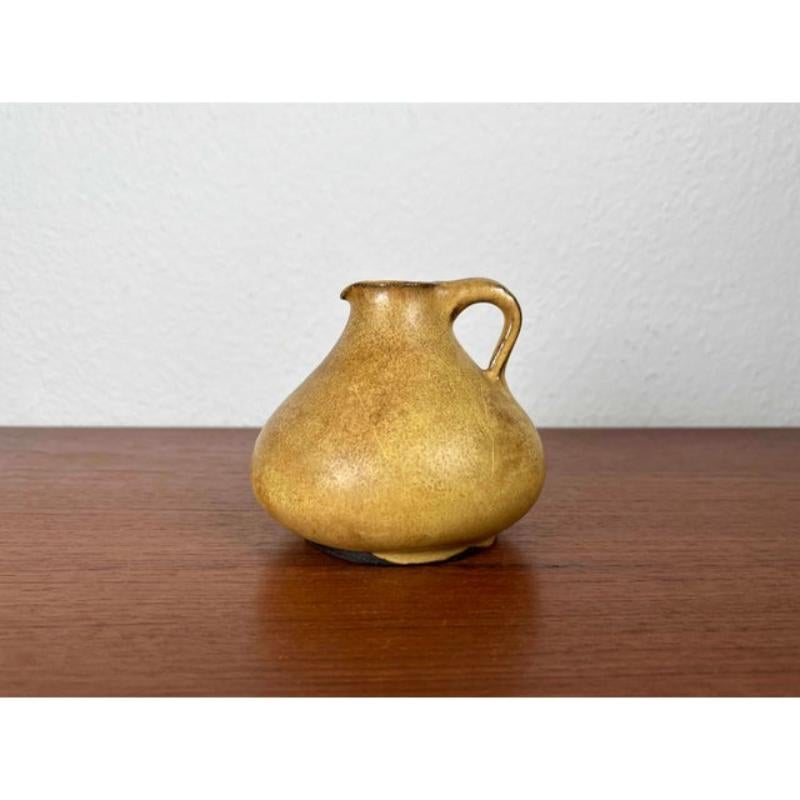 Vaso a caraffa in ceramica tedesca di metà secolo di Janne Reckert Cordua per Sylt, anni '60 in vendita 11