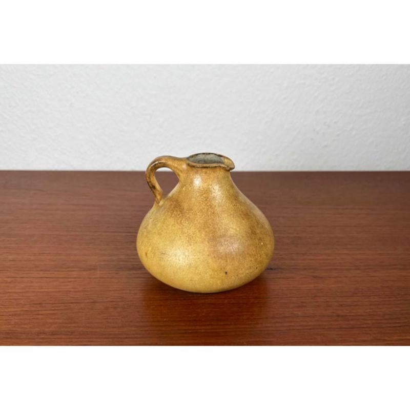 Mid-Century moderno Vaso a caraffa in ceramica tedesca di metà secolo di Janne Reckert Cordua per Sylt, anni '60 in vendita