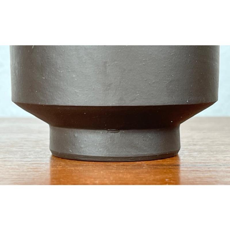 Mid-Century Modern German Studio Pottery Minimalist Vase from BKW Böttger Keramik Wandsbek, Hamburg, 1960s, in Very Good conditions. Designed 1960 to 1969 This piece has an attribution mark,
Official proof of authenticity such as vintage catalogs,