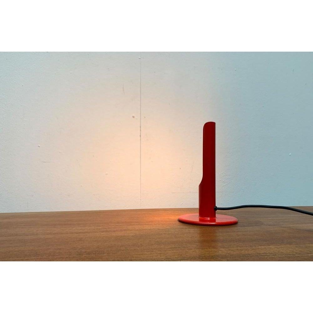 El Prix es uno de los primeros diseños del conocido diseñador de luminarias Ingo Maurer, de finales de la década de 1960. Aquí en un color poco común.

Una pieza especial para coleccionistas de luz y amantes del diseño. El lenguaje de diseño es
