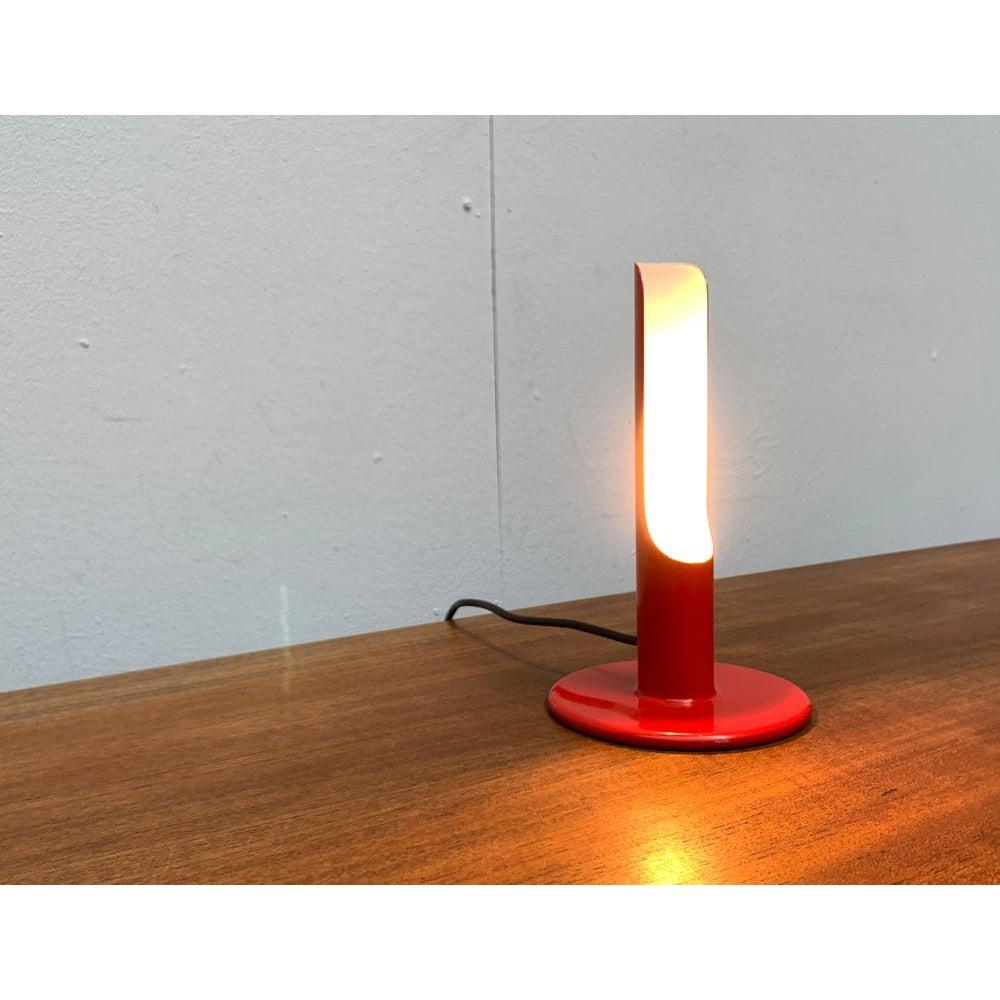 Lámpara de mesa alemana de mediados de siglo Prix rojo de Ingo Maurer para M Design, años 60 Metal en venta
