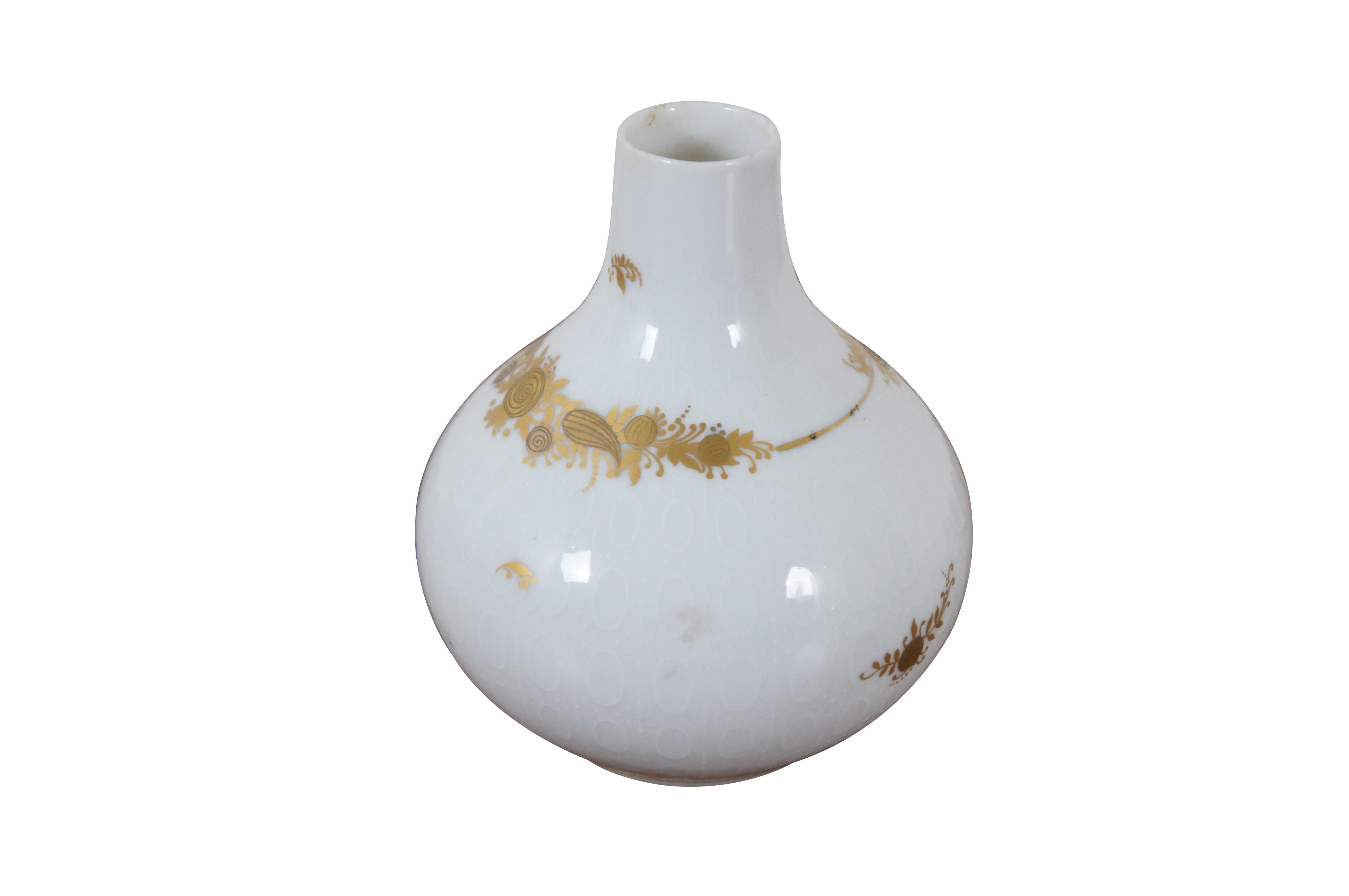 Mid century German Rosenthal porcelain form romanze Bjorn Wiinbald design bud vase, 3621.

Dimensions:
4